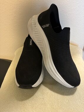 Skechers Black Hands Free Slip-Ins Knit Athletic Sneakers with White Sole